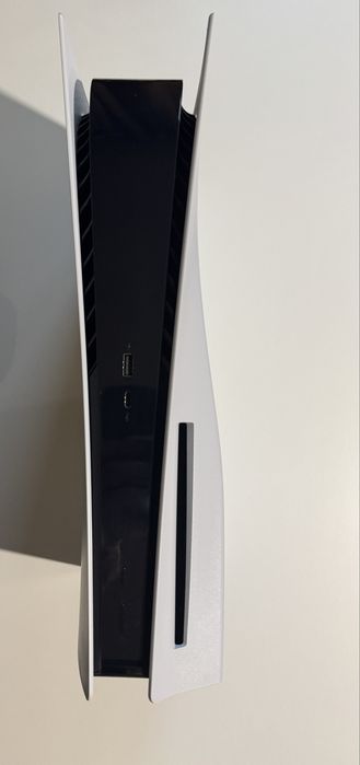 PlayStation 5 (PS5) Disc Version – пълен комплект, като нов