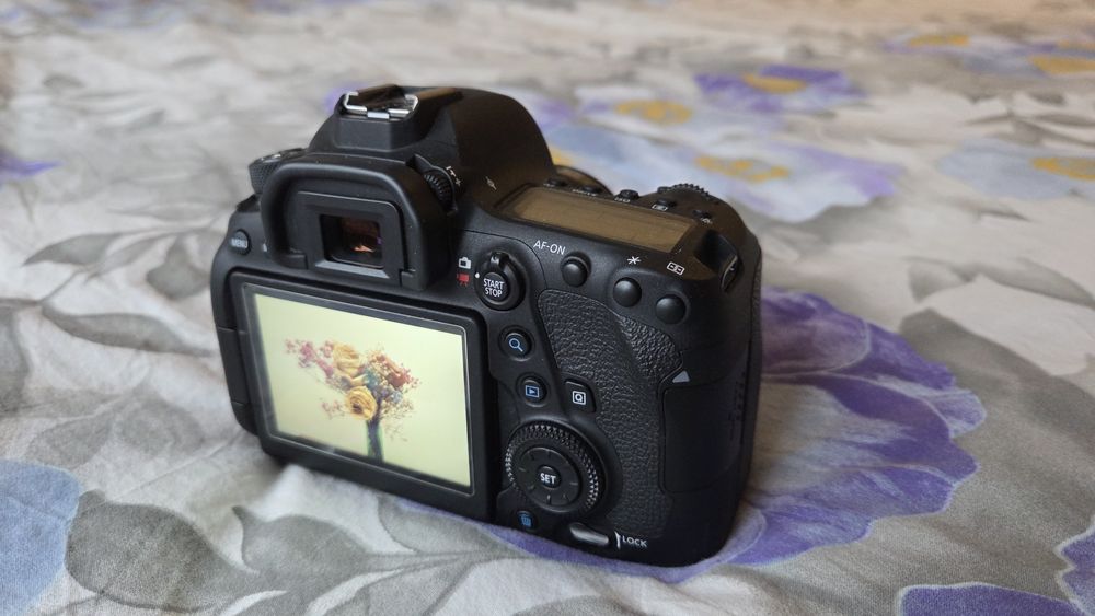 Canon 6d mk ii ca nou + Canon 50mm F1.4