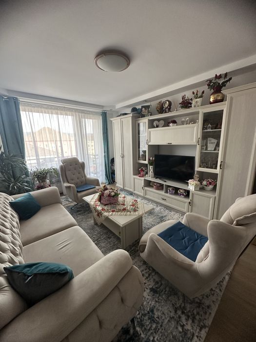 Propietar vind apartament in zona centrala compus din 3 camere cf 1