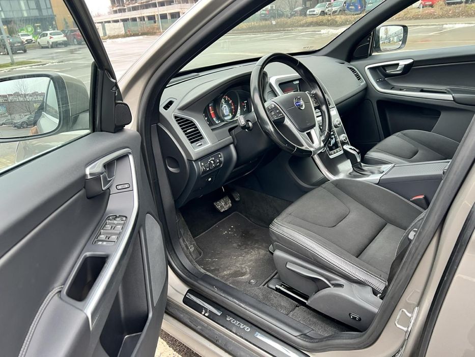 Volvo XC 60 T5 2.5 бензин