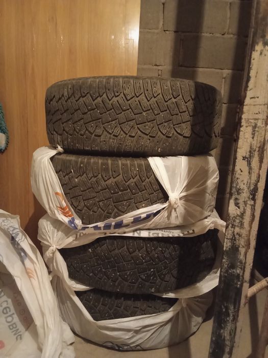 Продам шины на 18