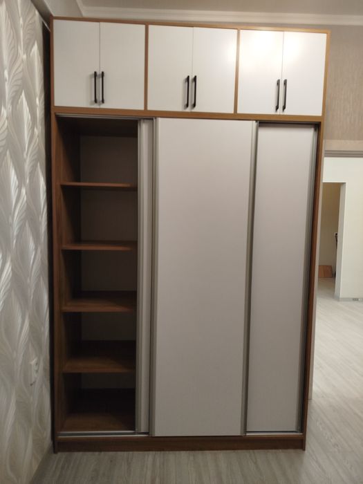 Шкаф hi-tech комбинированный цвет из материала ЛДСП