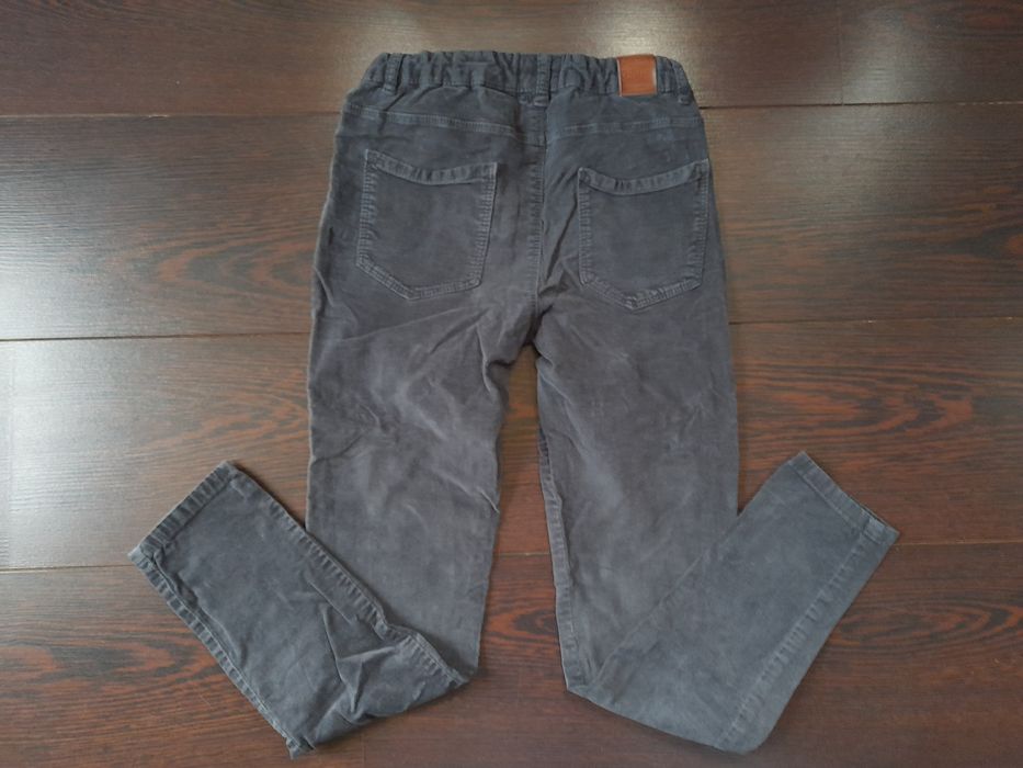 Червен и черен панталон