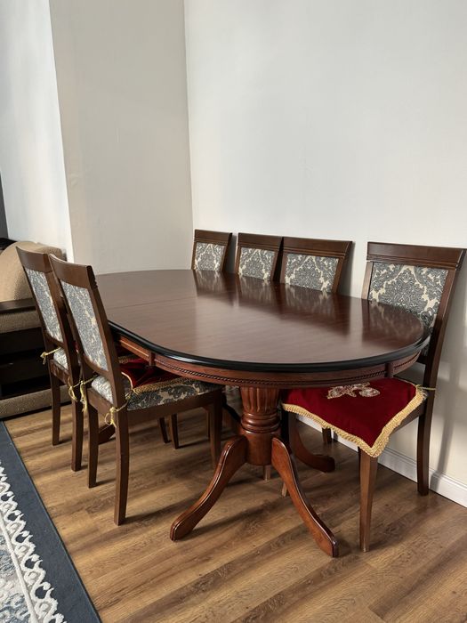 Гостевой стол и 8 стульев