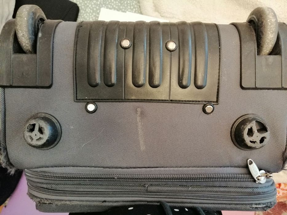 Евтин куфар с 2 колелца