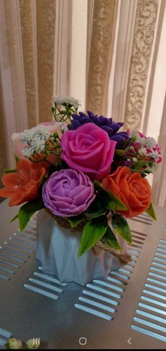 Qo'l mehnati asosida tayyorlangan GULLAR