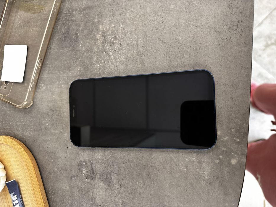 Унинален phone 12