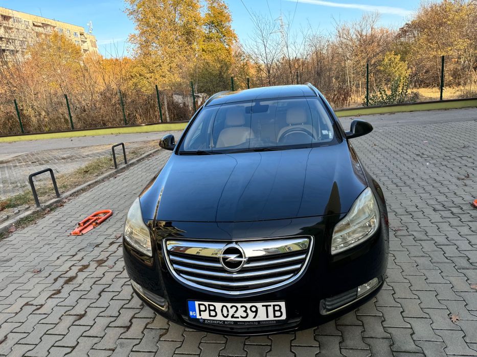 Opel Insignia 2.0 CDTI 131 к.с. – 2011 г. | Черен | Пълна екстра