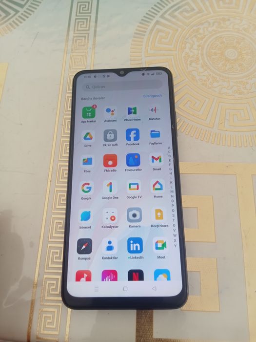 Телефон OPPO 18 зур