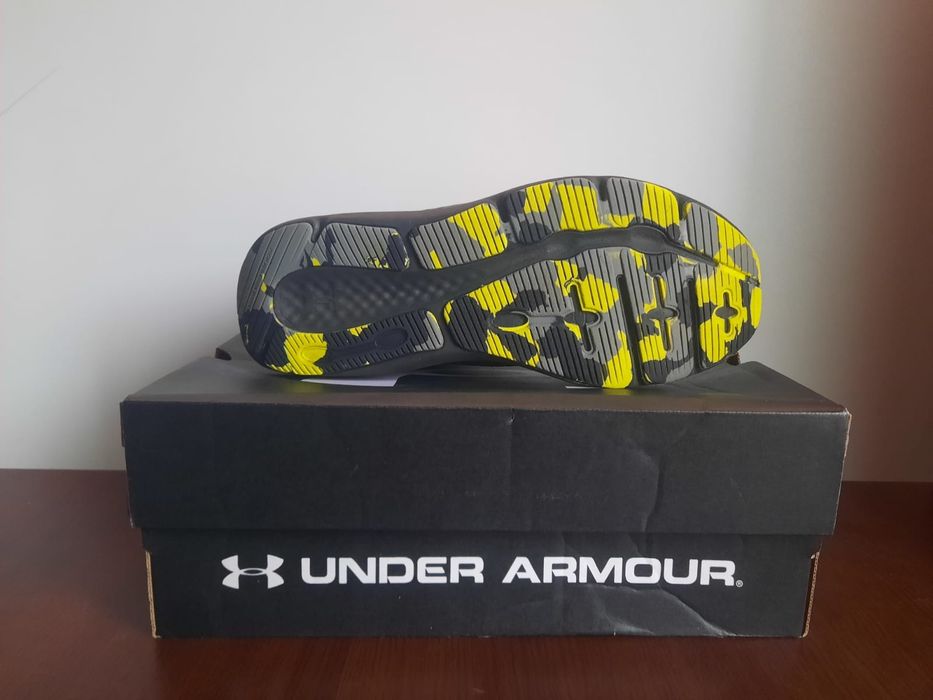 Adidași de alergare under armour