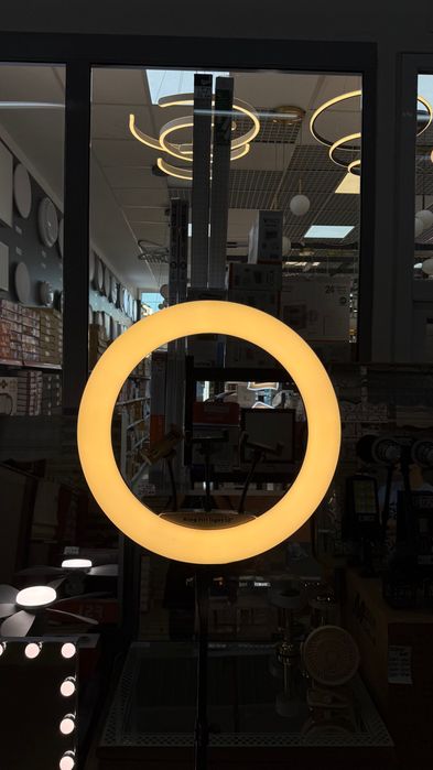 Ring Light Profesional 18” cu Trepied și 3 Suporturi pentru Telefon