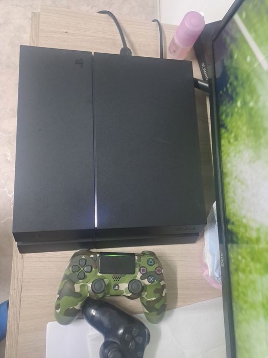 Приставка Playstation 4