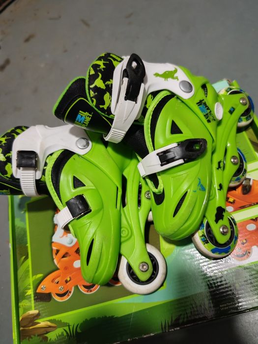 Vând role copii reglabile