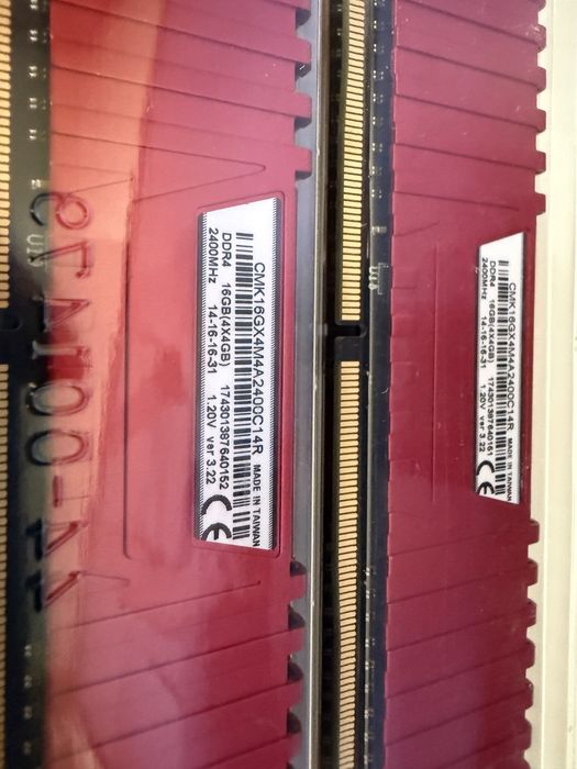 RAM Corsair Vengeance LPX 16GB (4x4GB) DDR4 roșu