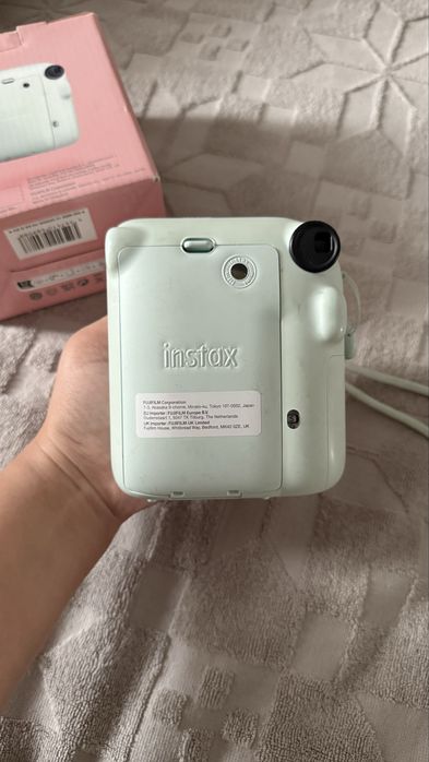 продается instax mini 12