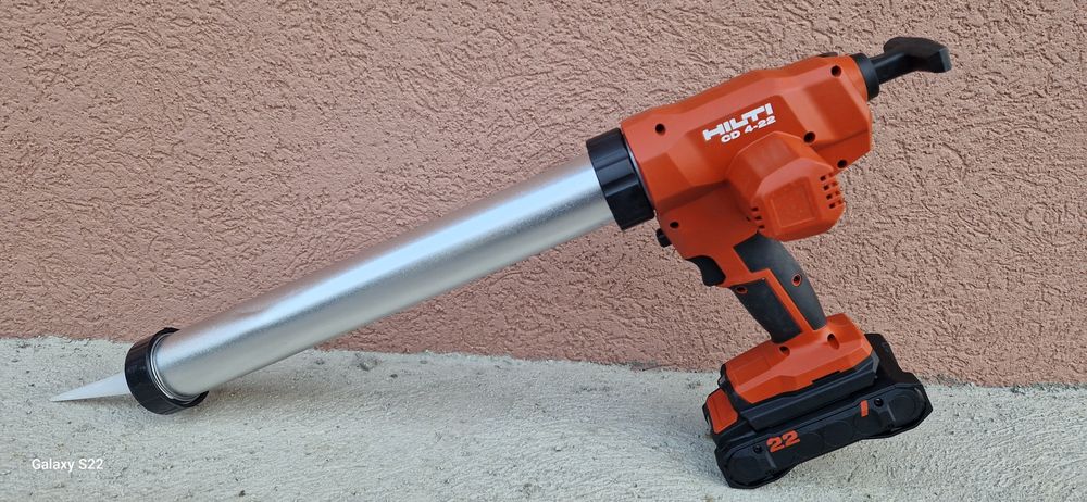 Hilti pistol de silicon pe acumularor