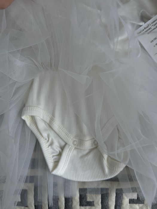 Продам нарядное платье на 80-86 см