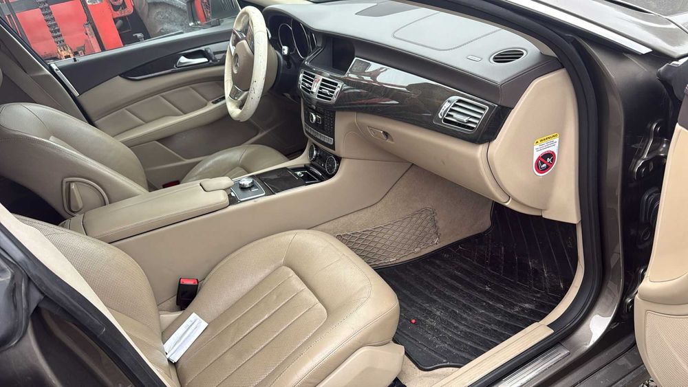 Dezmembrez Mercedes Benz CLS W218 350 CDI 2012