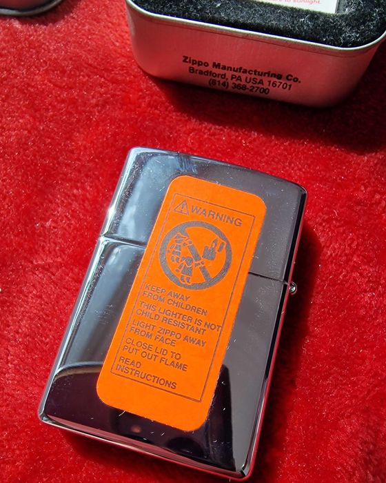 Colecție de brichete Zippo: noi și în ambalaj original, Hard Rock Love