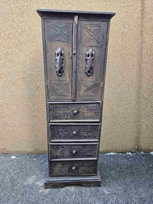 Азиатски антикварен шкаф с дърворезба