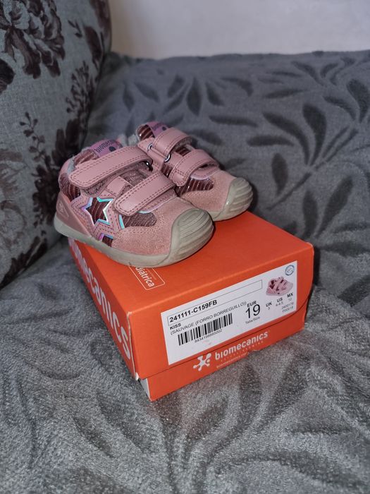 Зимни обувки Biomecanics 

Размер 19

Стелка 12 см, ходило до 11 см