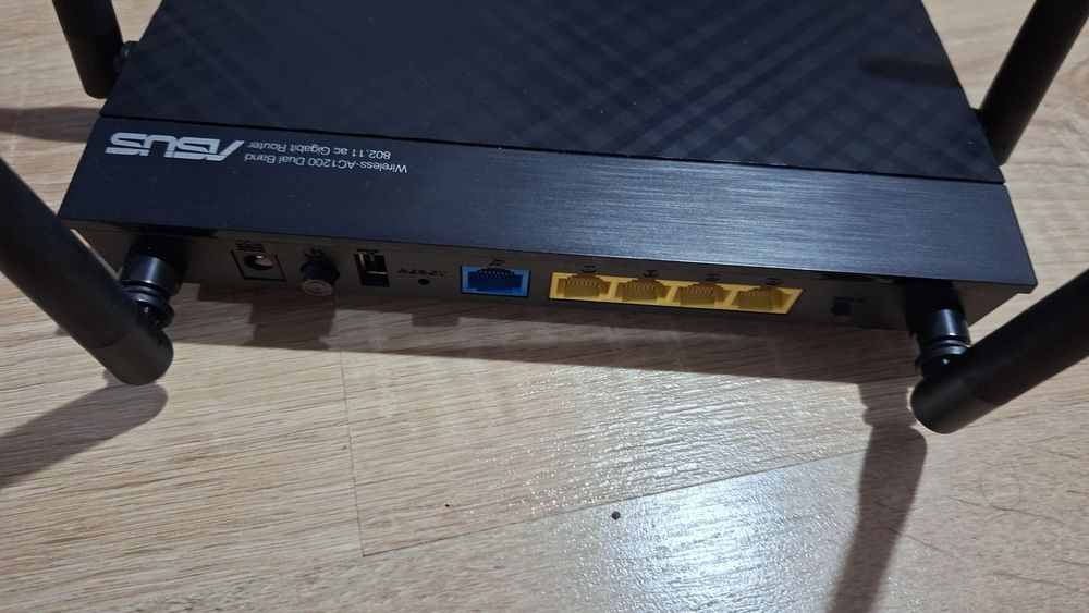 Router wireless ASUS RT-AC1200G+, in stare foarte buna