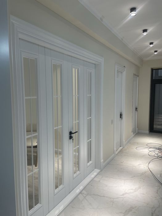 Eshik zina batareya apshifka plintus tayorlab o'rnatib beramiz.