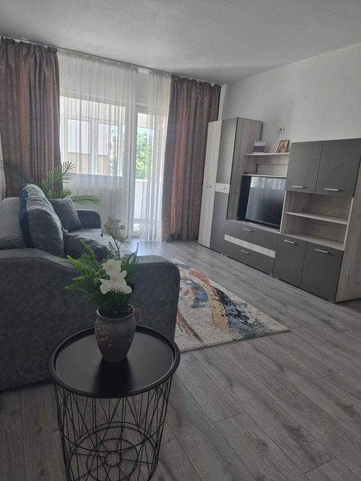 Închiriez apartament 2 camere!