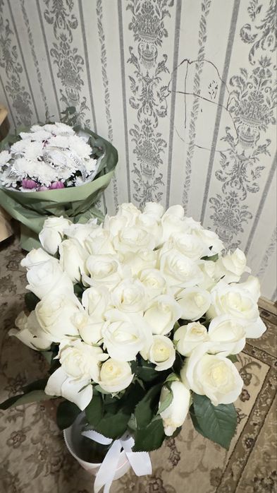 Белые розы 43 штук