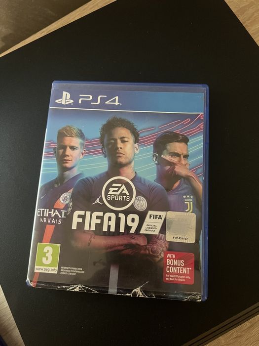 PS 4 pro 1 TB + 5игри.