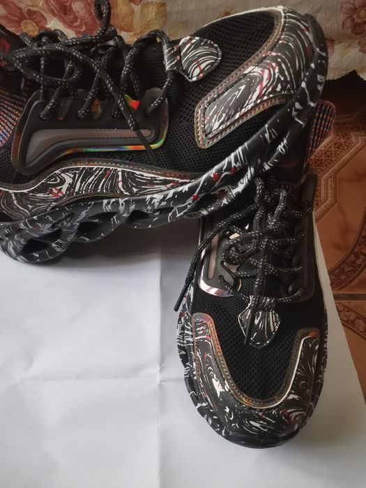 Adidași sport din spumă