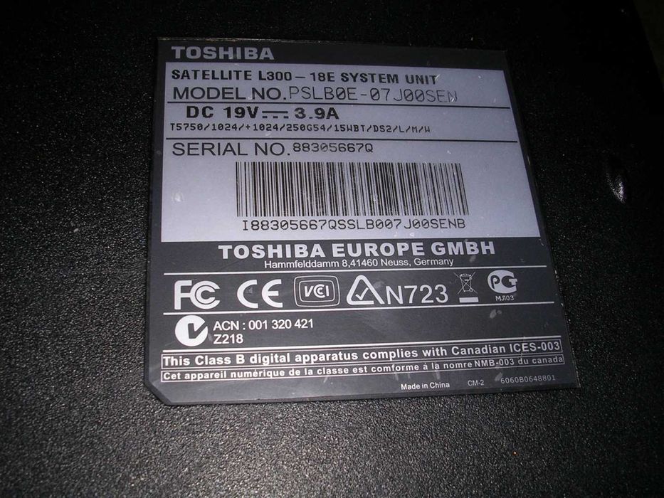 Лаптоп Toshiba Сателит със зарядно
