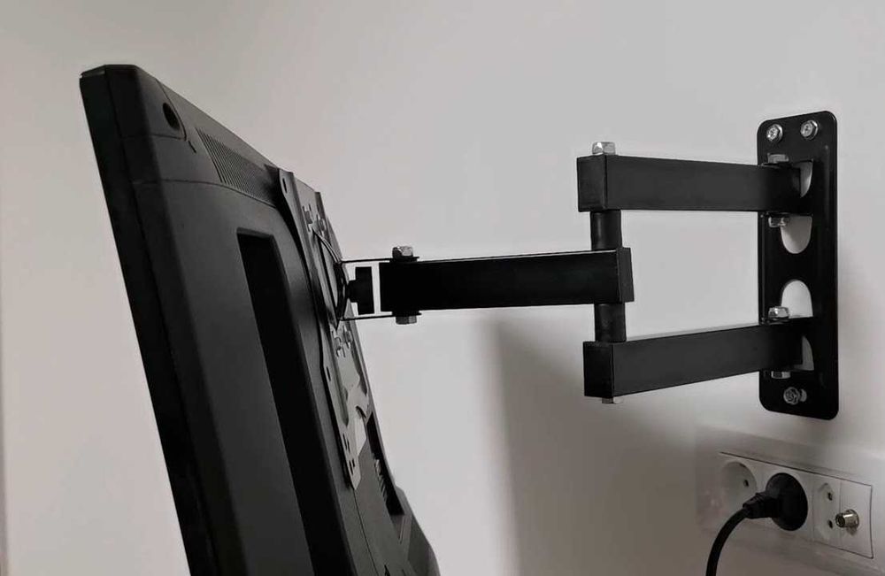 Стойка за телевизор на стена с подвижно рамо, Поставка от 14" до 55"