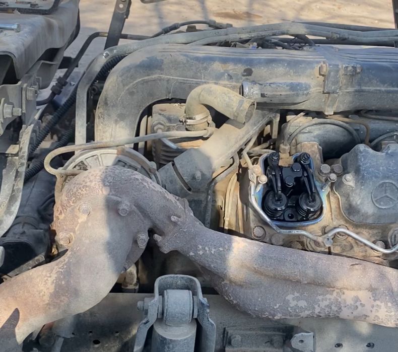 Продам двигатель мерседес 442 на запчасти