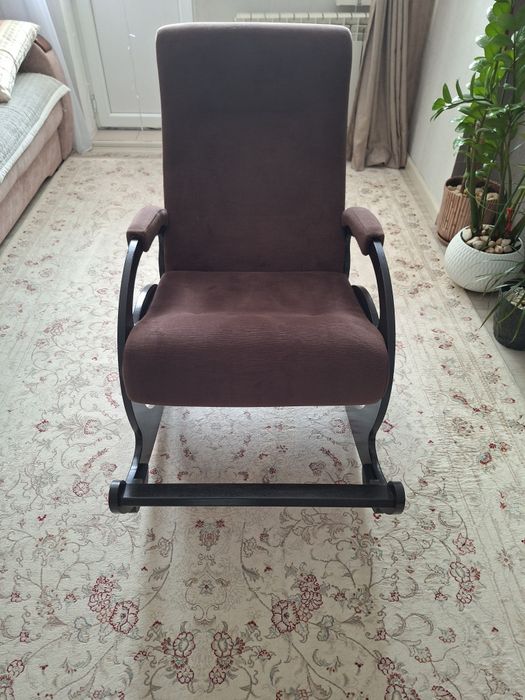 Кресло качалка в хорошем состоянии