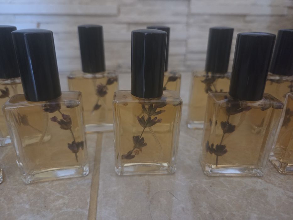 Vând parfum de Lavandă