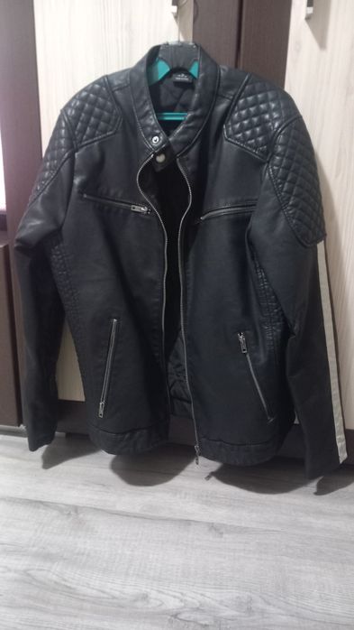 Мъжко кожено яке размер М  якето  е носено един път, без забележки.