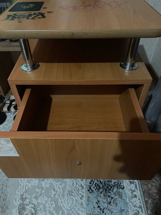 Продам тумбочку б/у