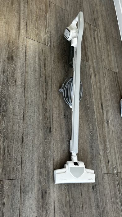 Пылесос вертикальный