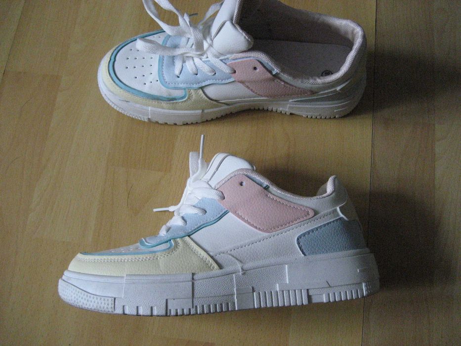 Скникърси и боти натурална кожа .