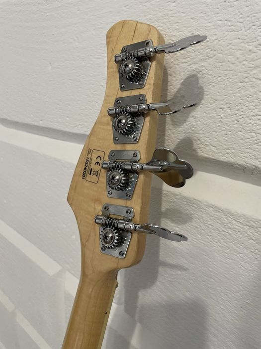 Chitara Bass Marcus Miller V7 1st Gen Alb + Husa