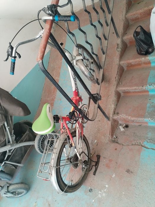 Velokolyaska va velosiped sotiladi