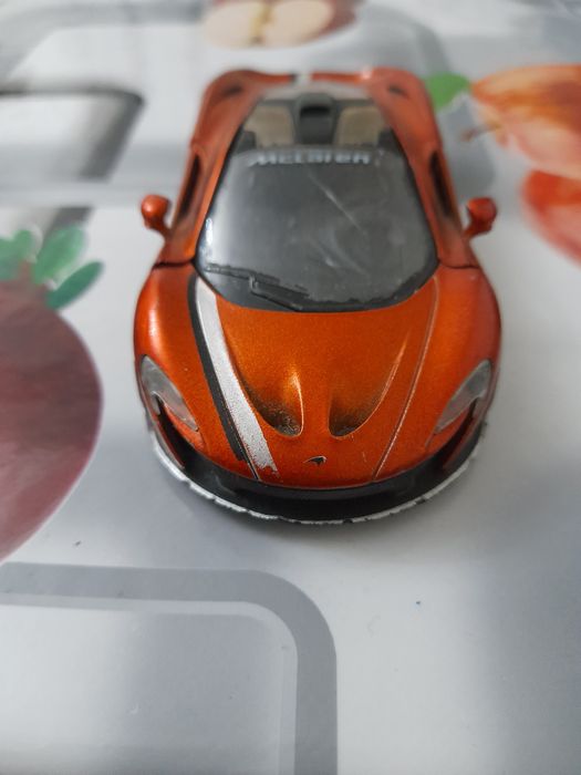 Игрушечная машина