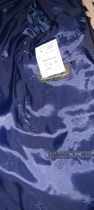 Продаю Костюм мужской