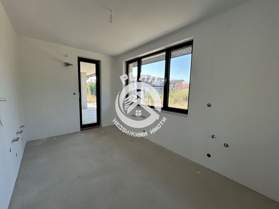 Продава се Къща в Пловдив, Остромила - 380 кв.м за 1048 €/кв.м - Снимка #2