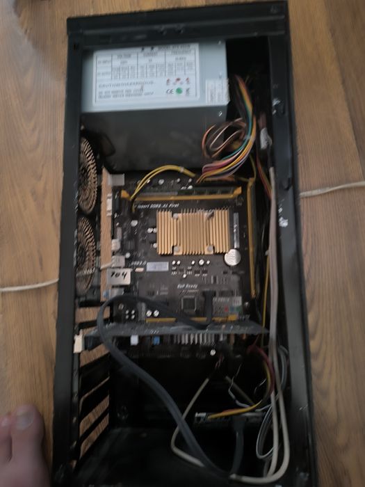 Biostar J1900MH2 ver.6.0.  с 4 ядра 4 потока и орзу память ddr3-4gb