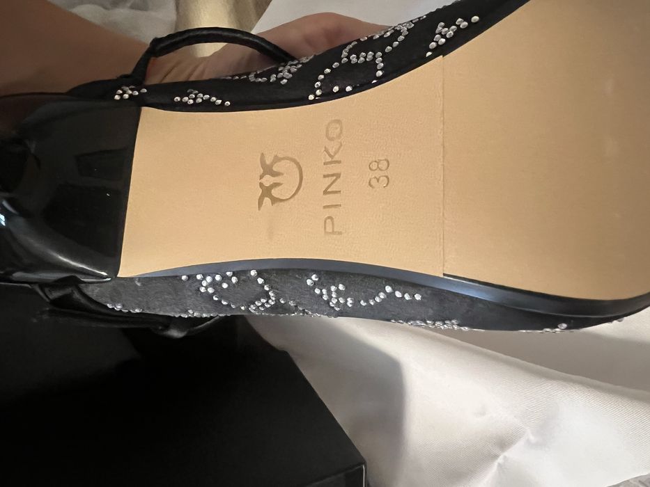 Нови обувки Pinko