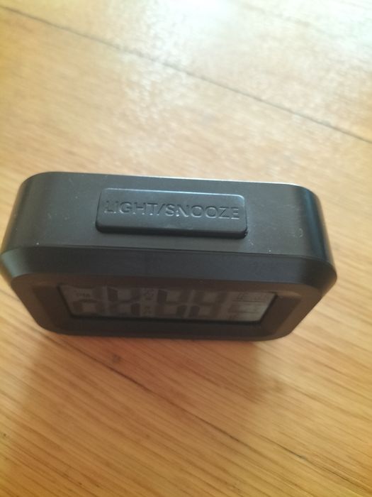Ceas cu alarma pe baterii negru