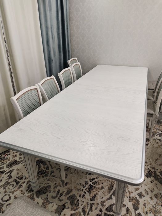 Продам стол гостевой почти новый