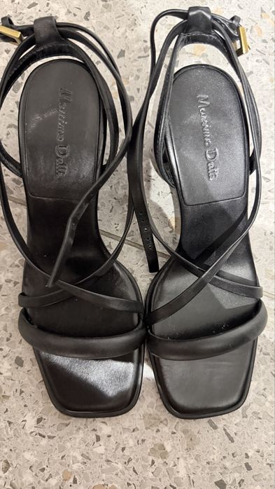 Кожаные босоножки Massimo Dutti
